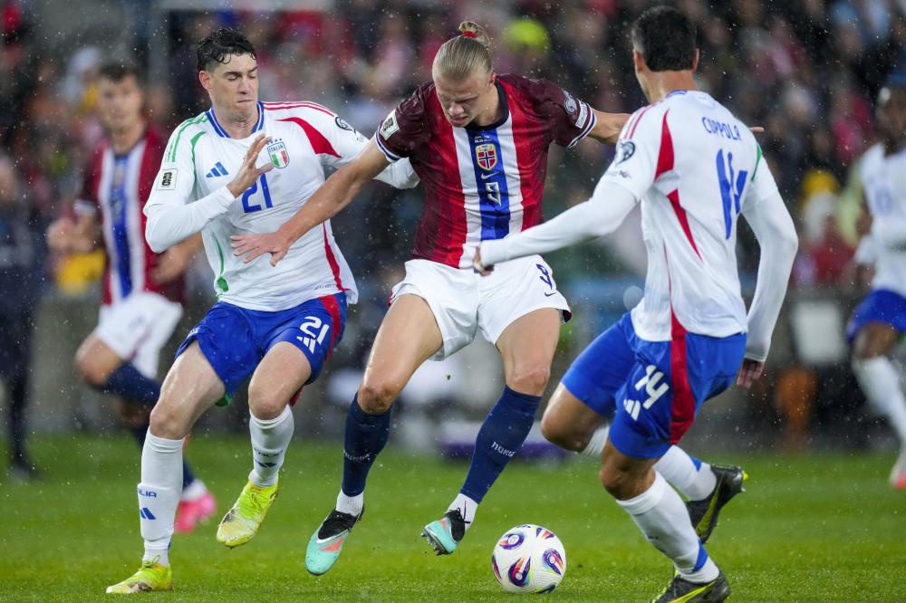 美国演员约翰尼-德普现场观看博卡比赛，并与里克尔梅合影